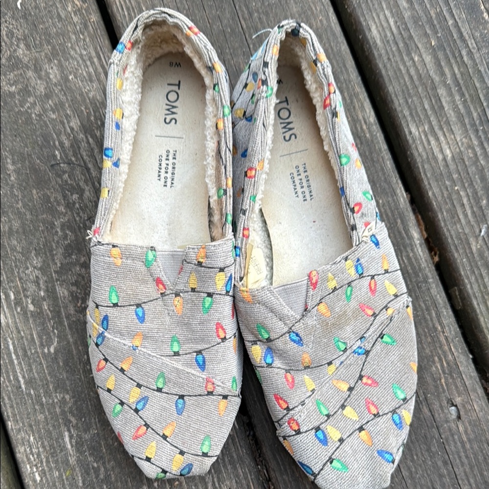 TOMS women’s flats. Never too early to plan for the holidays